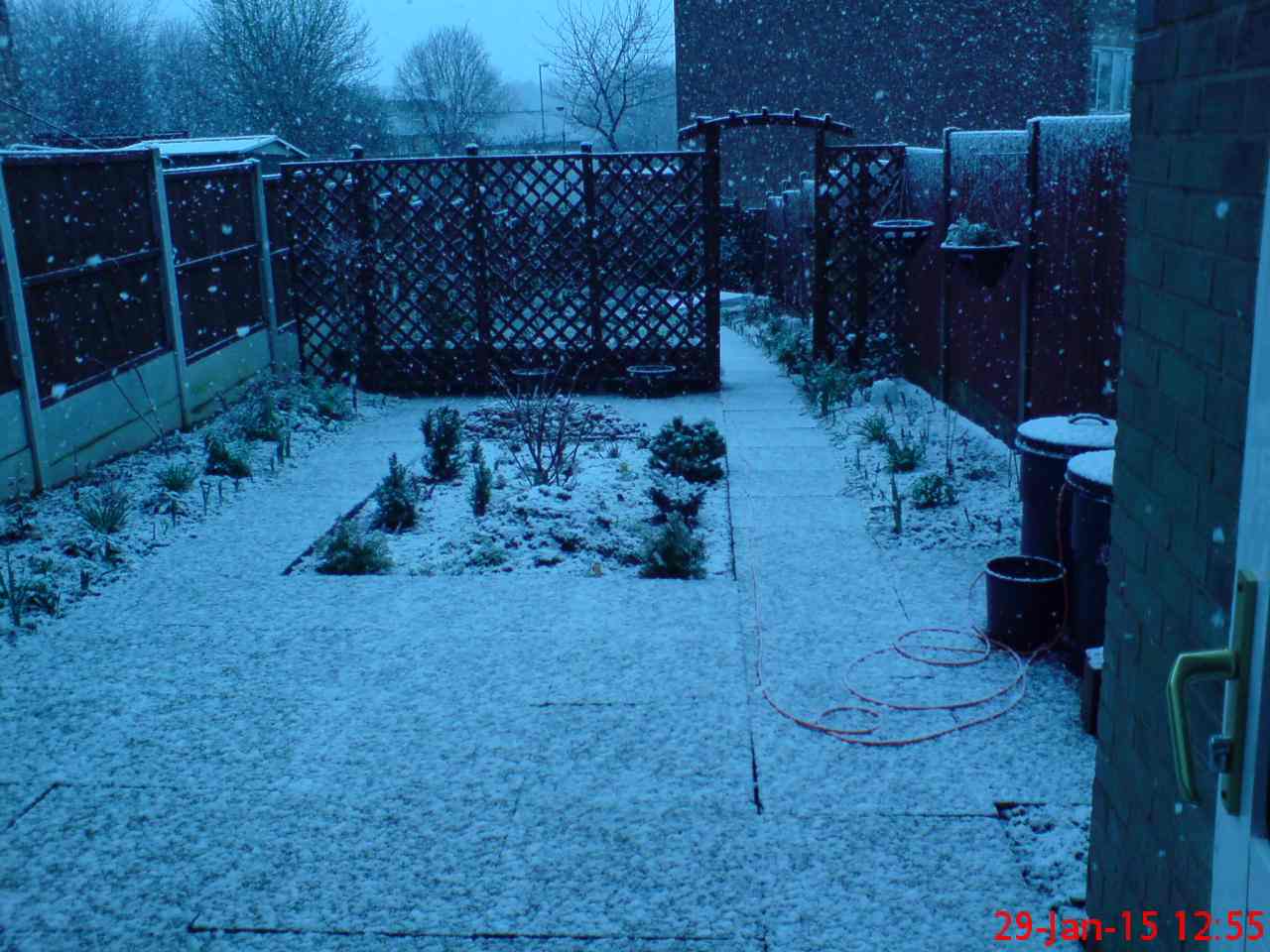 ImagesGarden/2015-02 Rear garden in snow.jpg